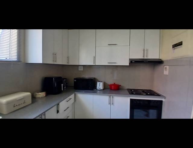 2 BEDROOM FLAT FOR SALE IN THE WOLDS